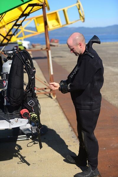 CWO Mooneyham: Underwater volunteer